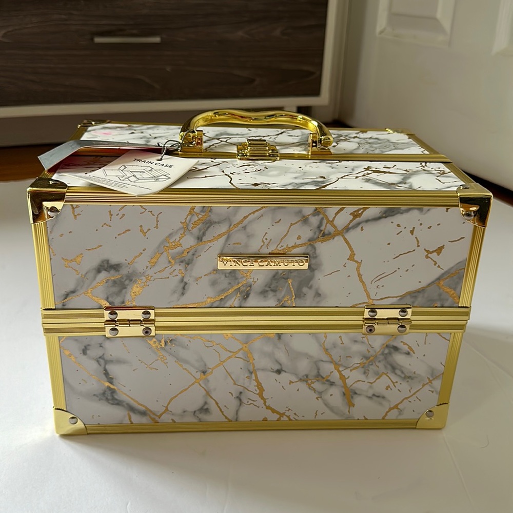 Vince Camuto cosmetics box